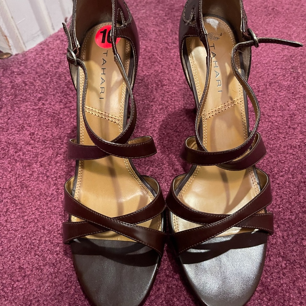 New Tahari Brown Strappy Sandal heel never worn size 10